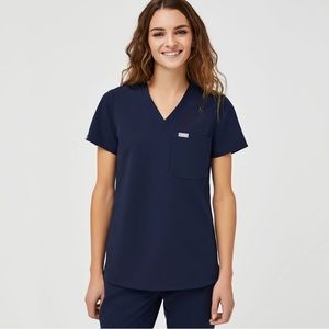 Figs scrub top